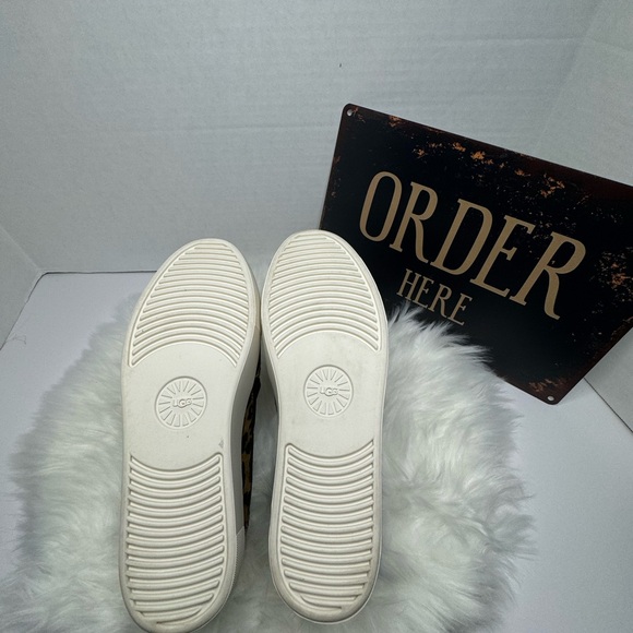 UGG Cahlvan Hair Calf Panther Slip on Sneakers size 8.5 Women's - Picture 6 of 7